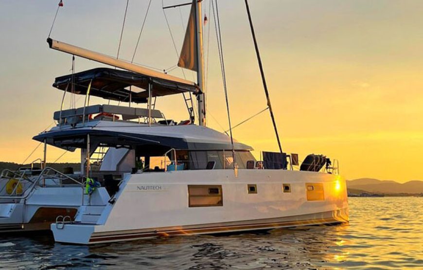 Private All Day Catamaran (6.5hours)